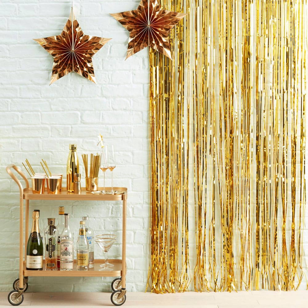 Fotobaren-gull-frynsegardin-bakgrunn-bryllup-fest-glitter-glam-dekorasjon-photo-booth-ginger-ray-1