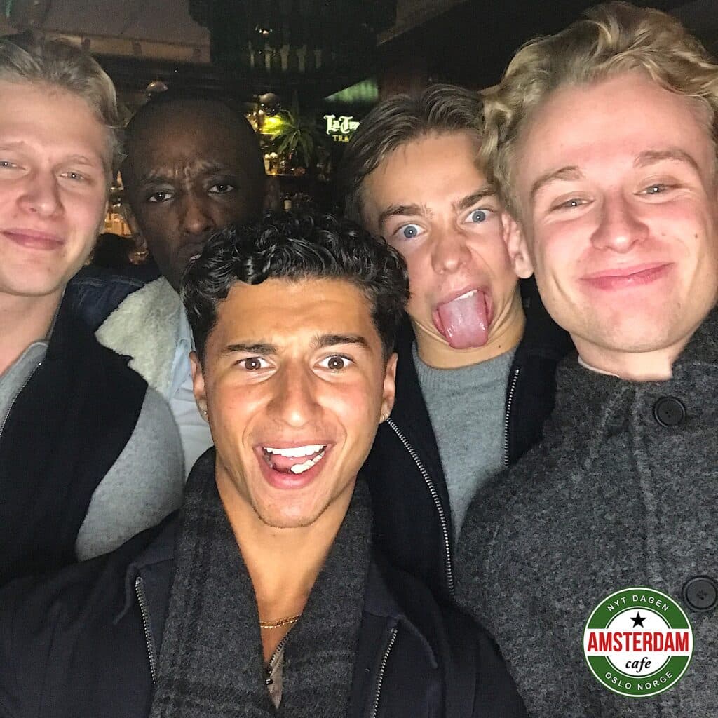 7013-Cafe_Amsterdam_Oslo-d69-template