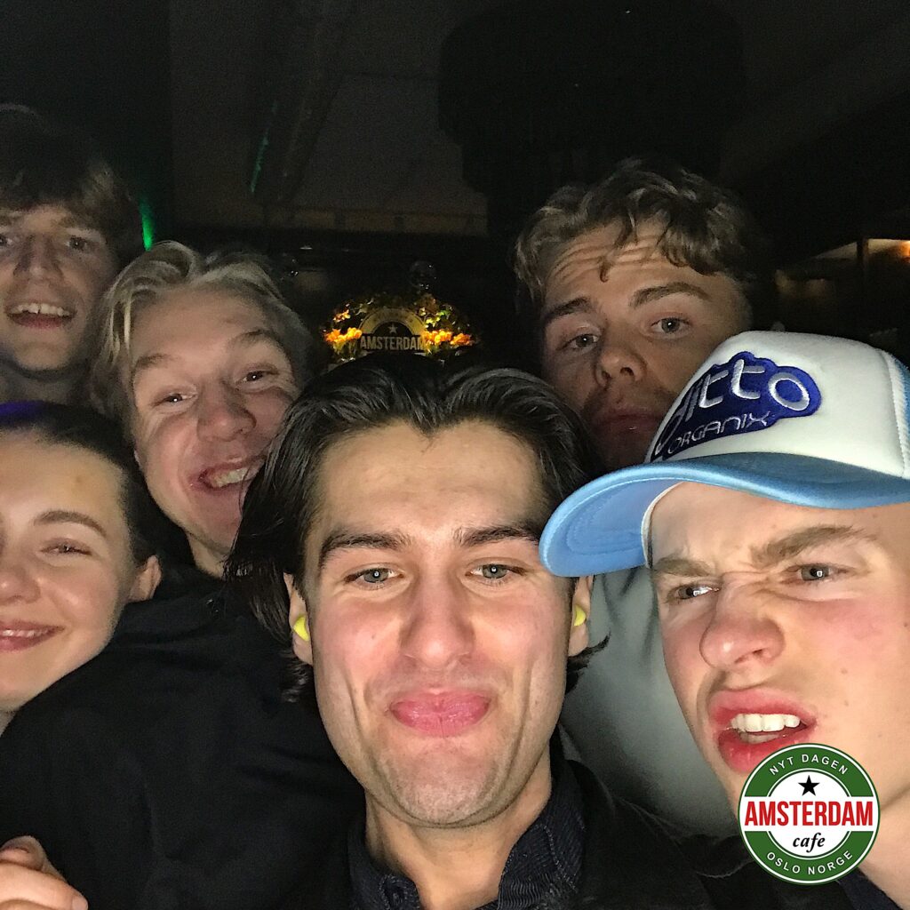 7077-Cafe_Amsterdam_Oslo-d69-template