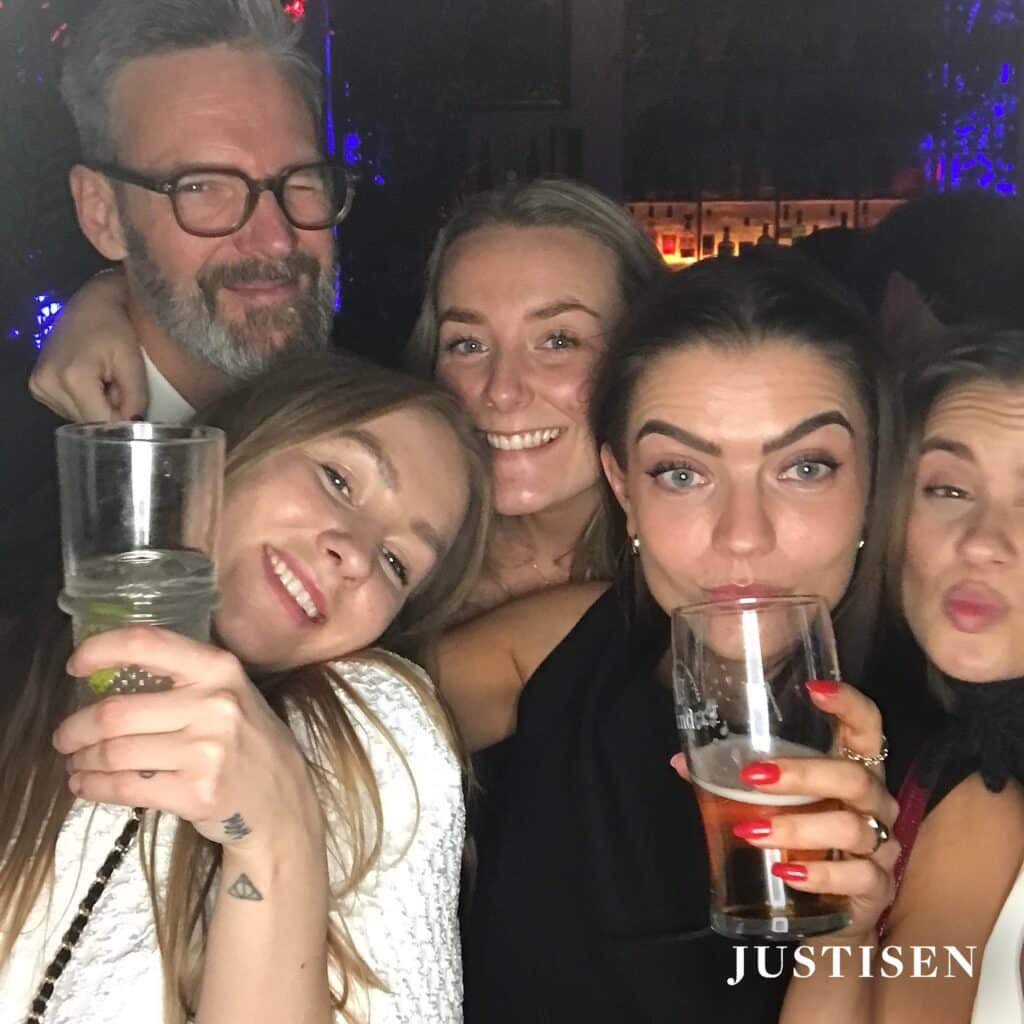 9781-Justisen-d3-template